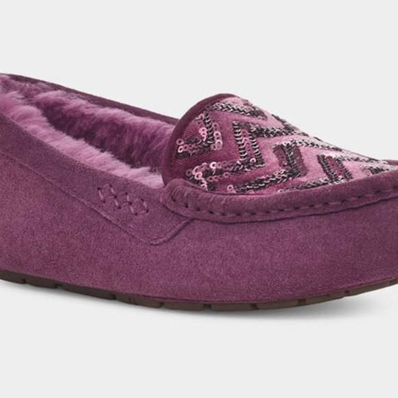 UGG Shoes - NEW UGG ANSLEY CHEVRON PINOT NOIR